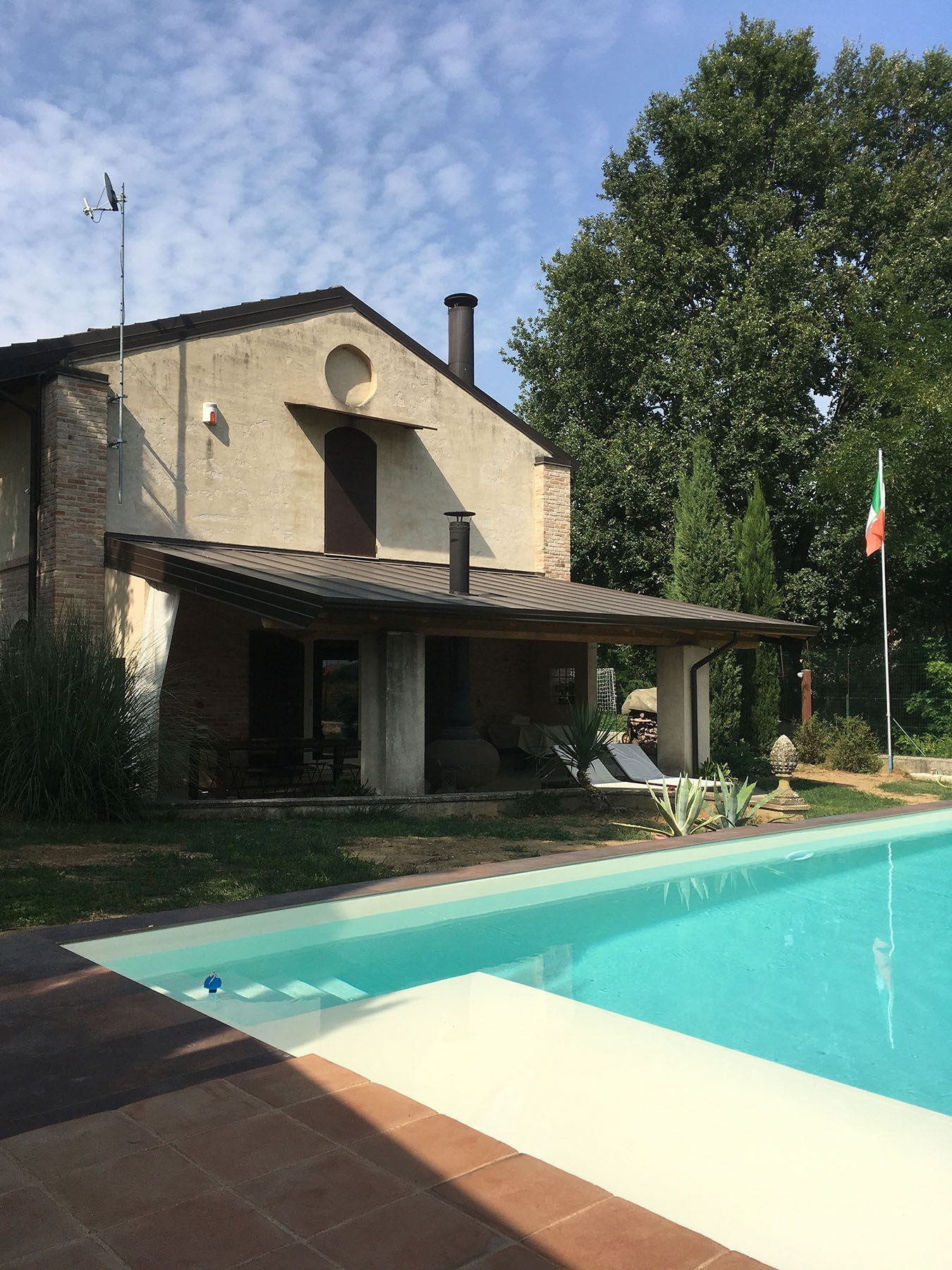 Piscina a skimmer con spiaggetta