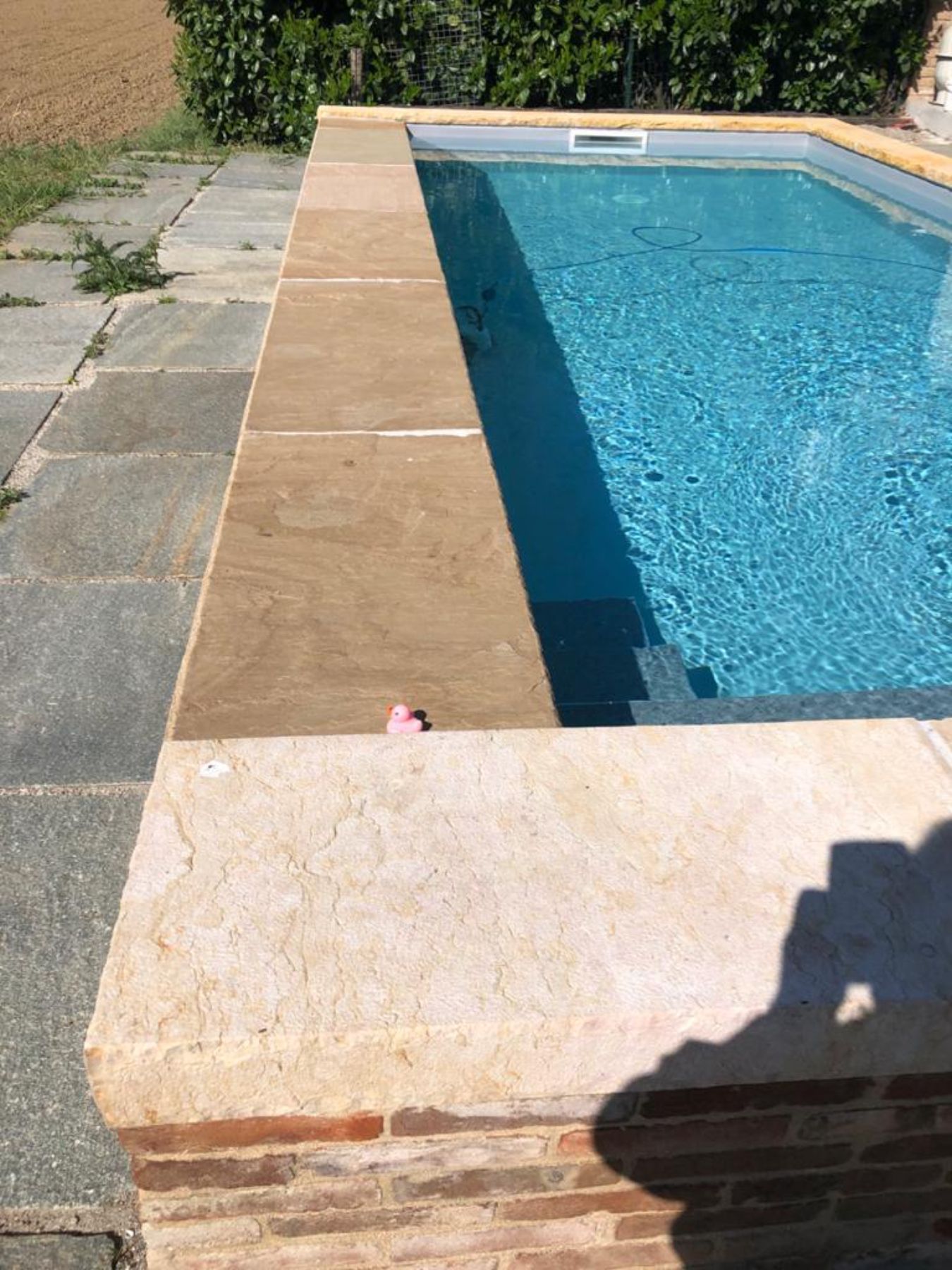 Piscina semi interrata a skimmer Piscina semi interrata a skimmer